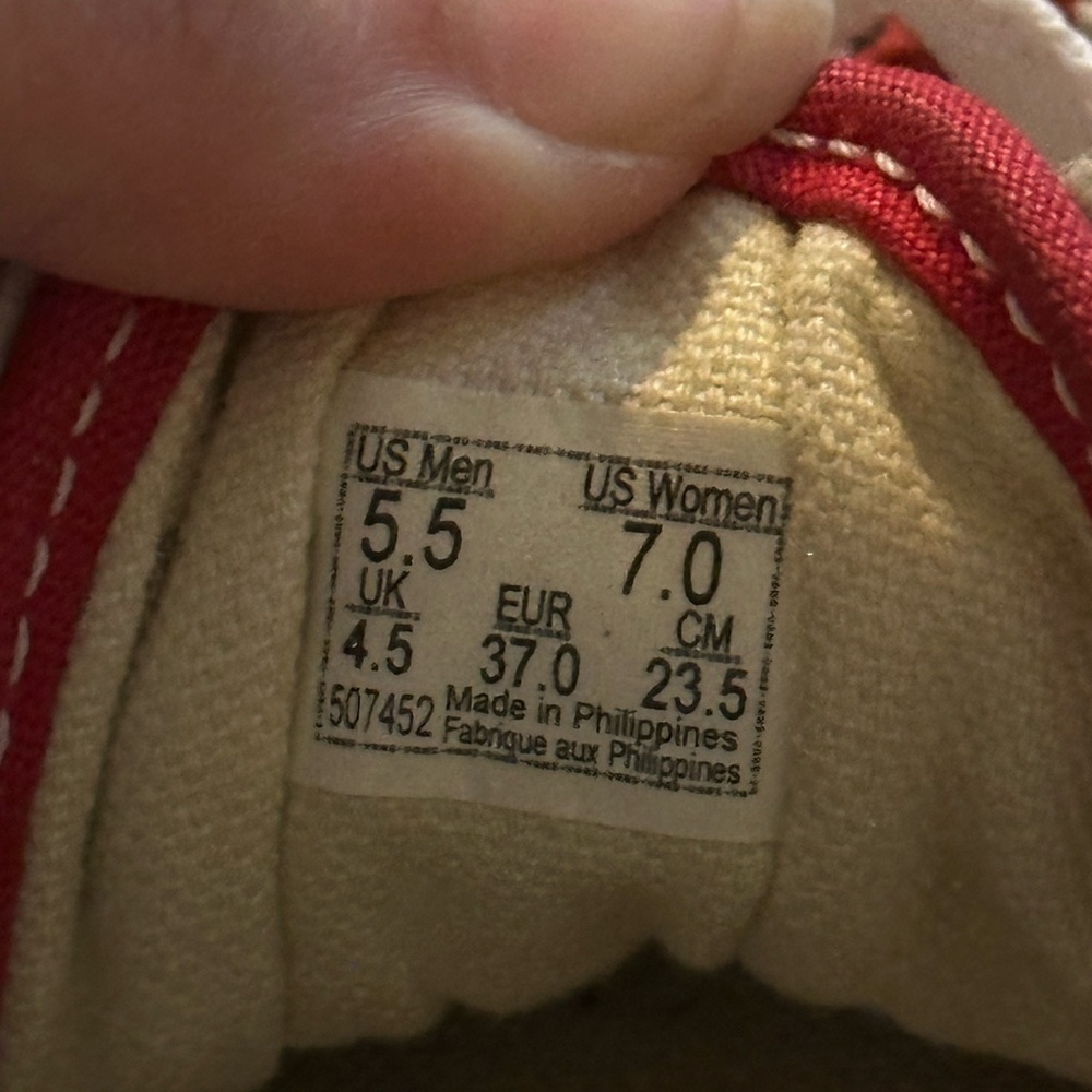 Red vans - Picture 3 of 3